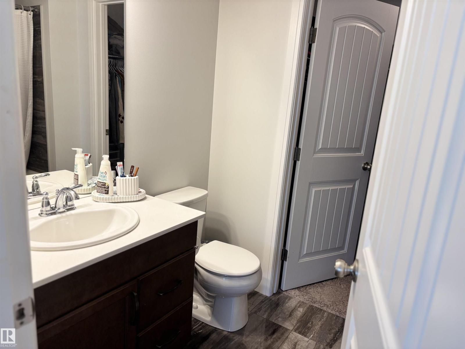 11 JAMES CR, St. Albert