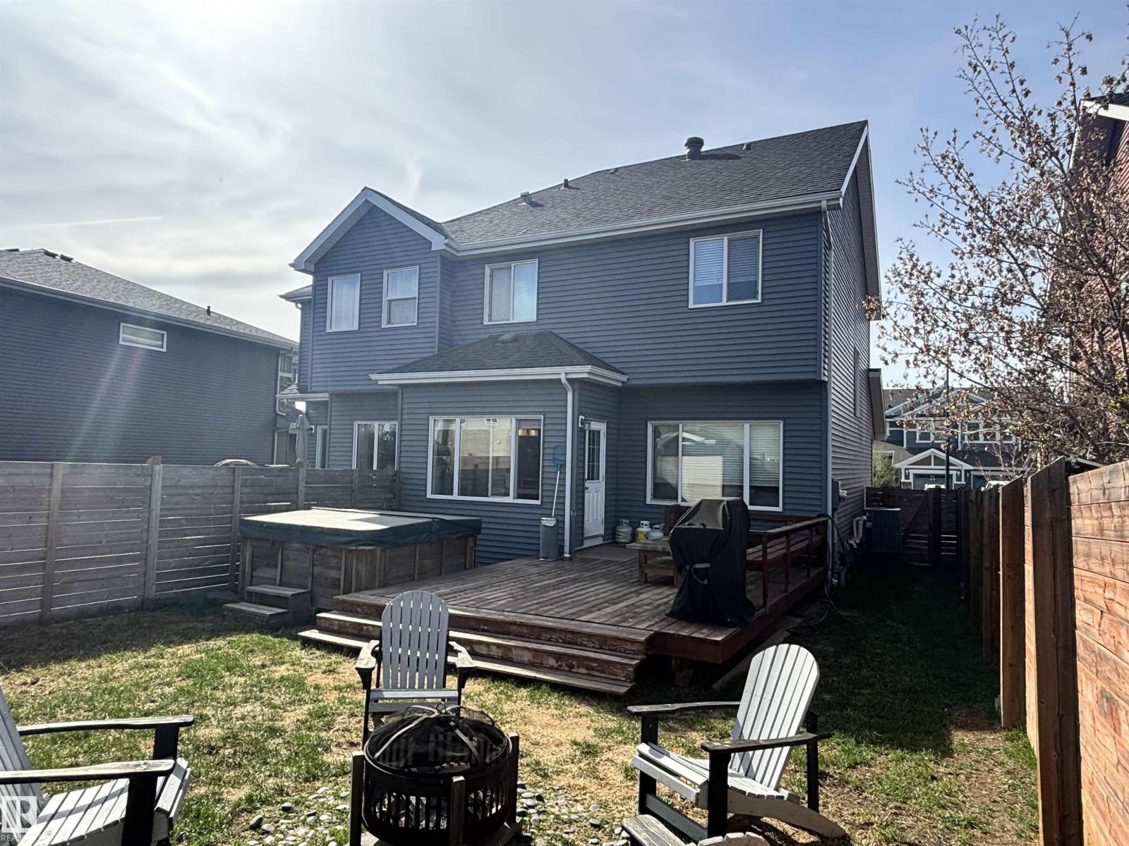 11 JAMES CR, St. Albert