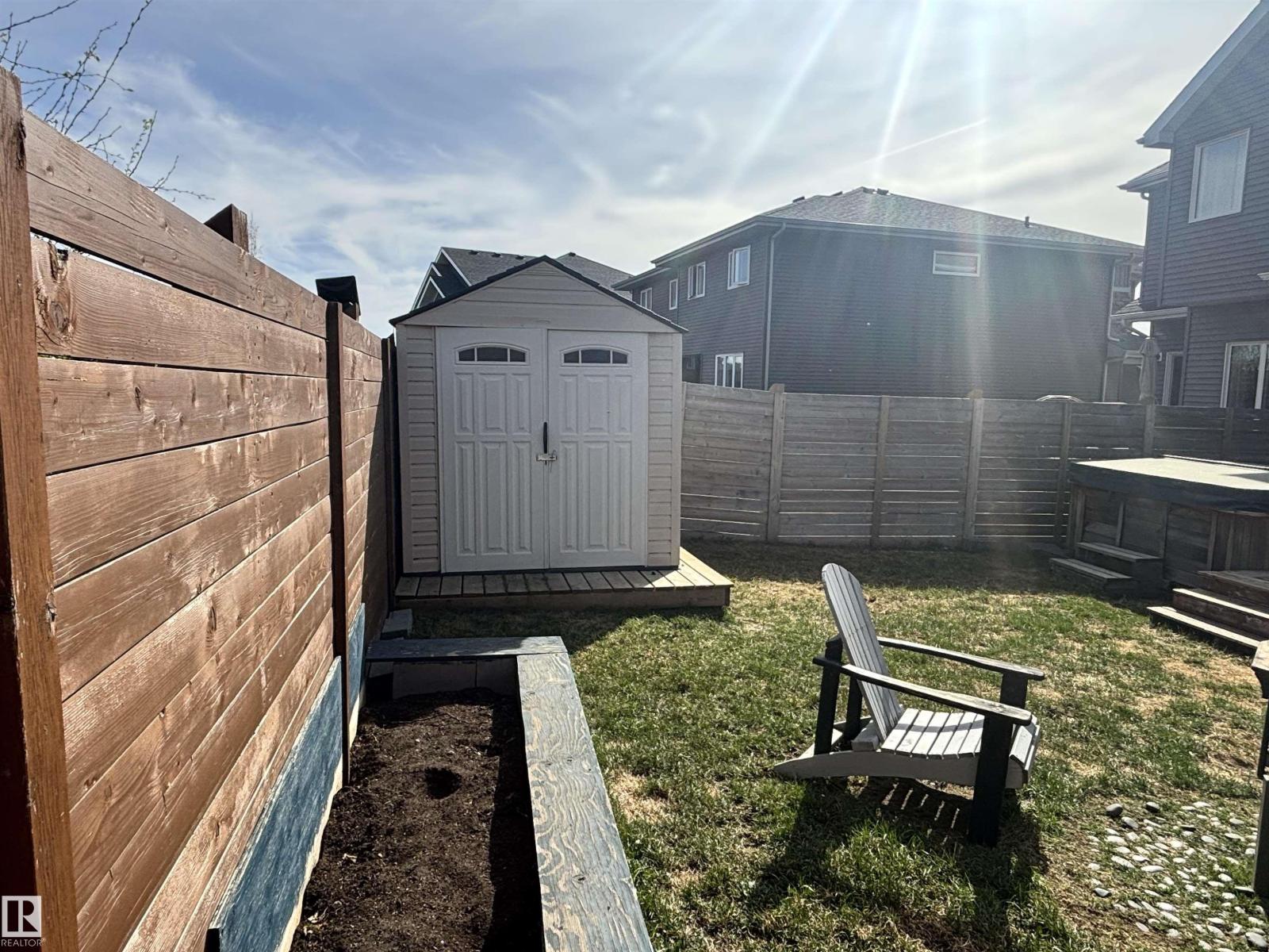 11 JAMES CR, St. Albert