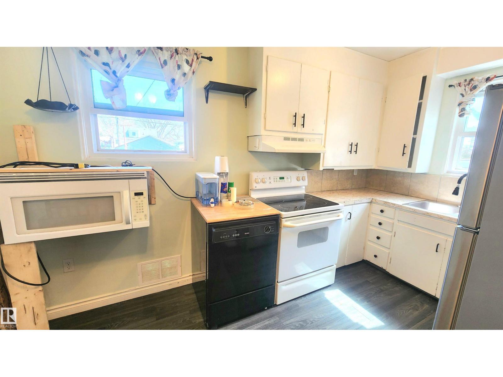 12139 81 ST NW, Edmonton