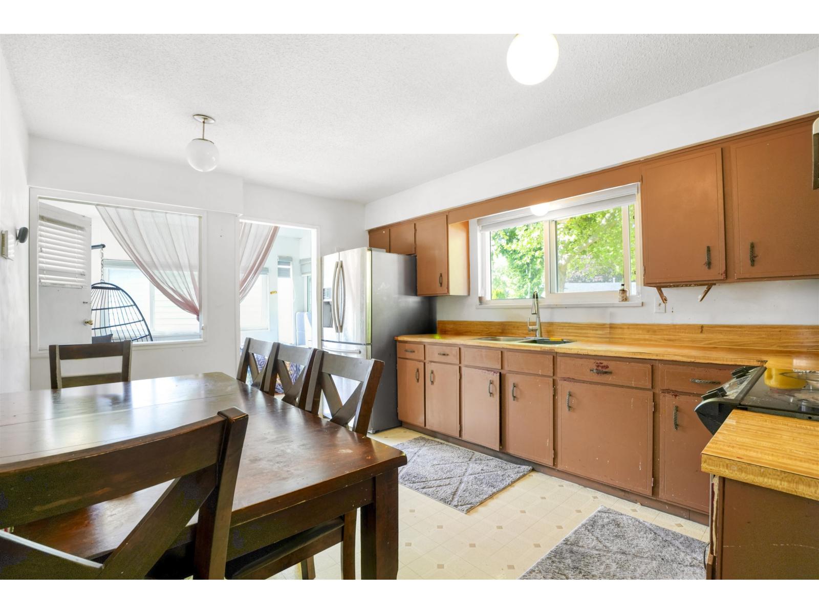 7 Bed, 4 Bath House for Sale in Surrey – 13312 SUTTON PLACE, Surrey – MLS# R3122212 - Image 10