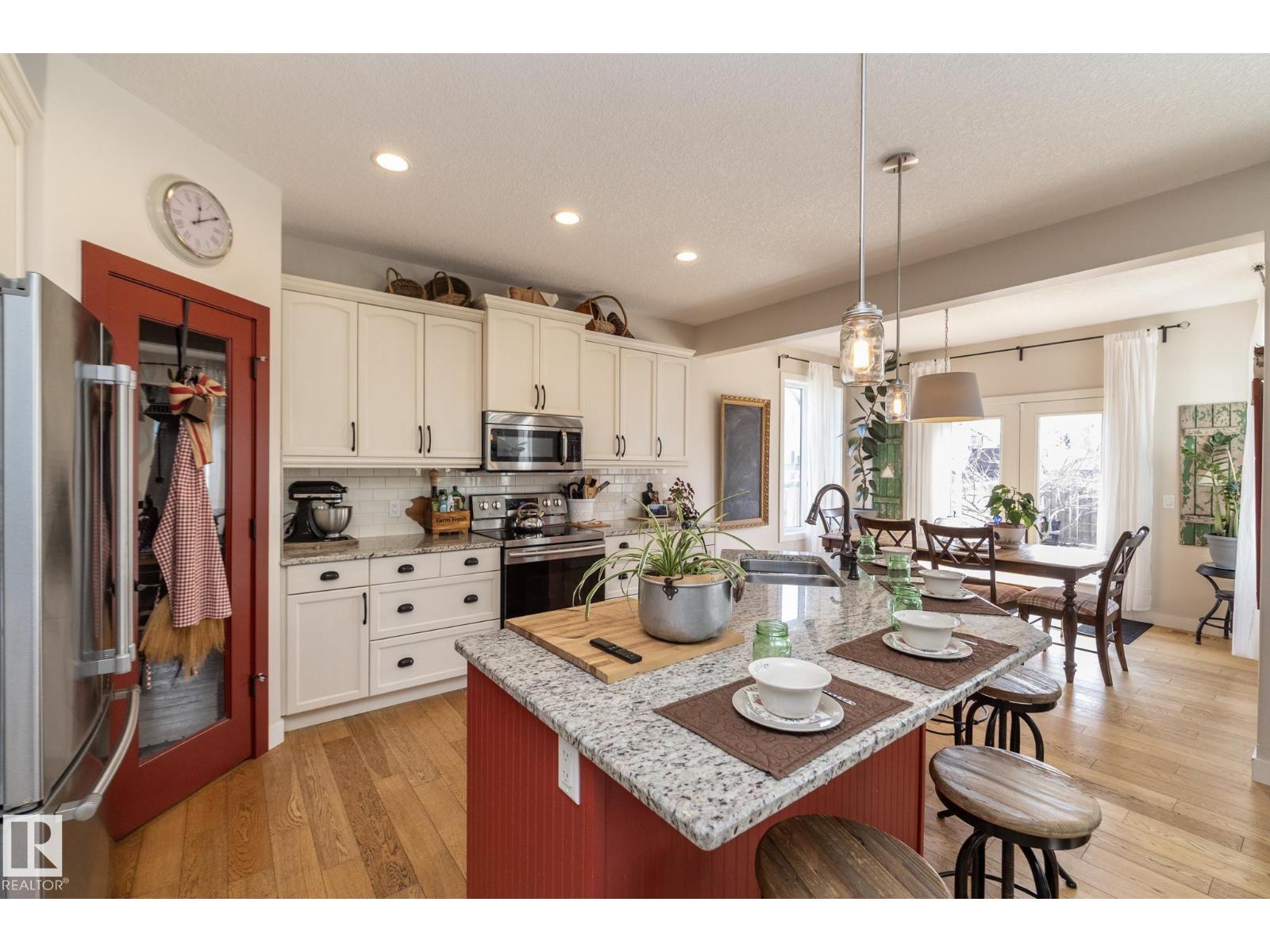 5315 17 AV SW - 11