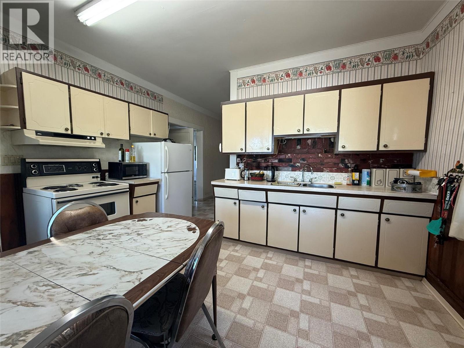 1040a 49 Highway - 4