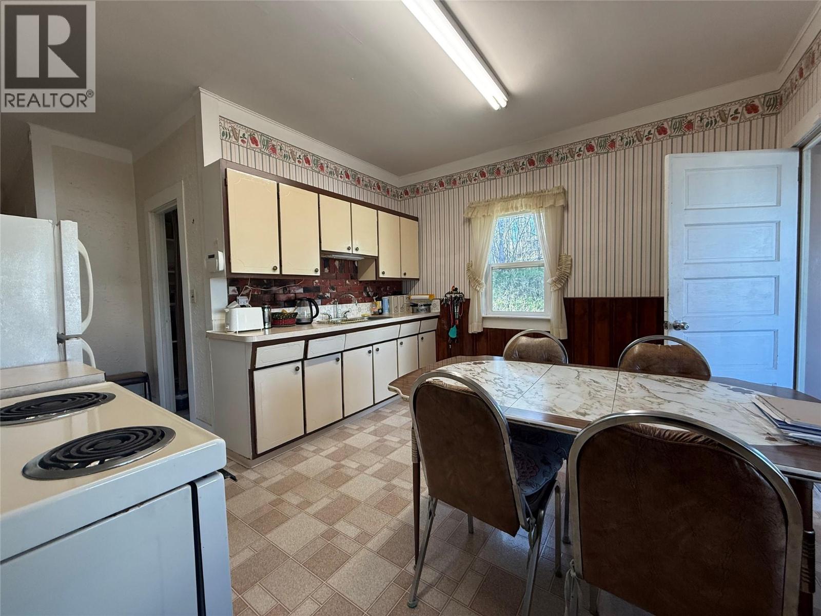 1040a 49 Highway, Dawson Creek