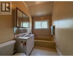 Laundry room - 1040a 49 Highway, Dawson Creek, BC V1G4L1 Photo 14