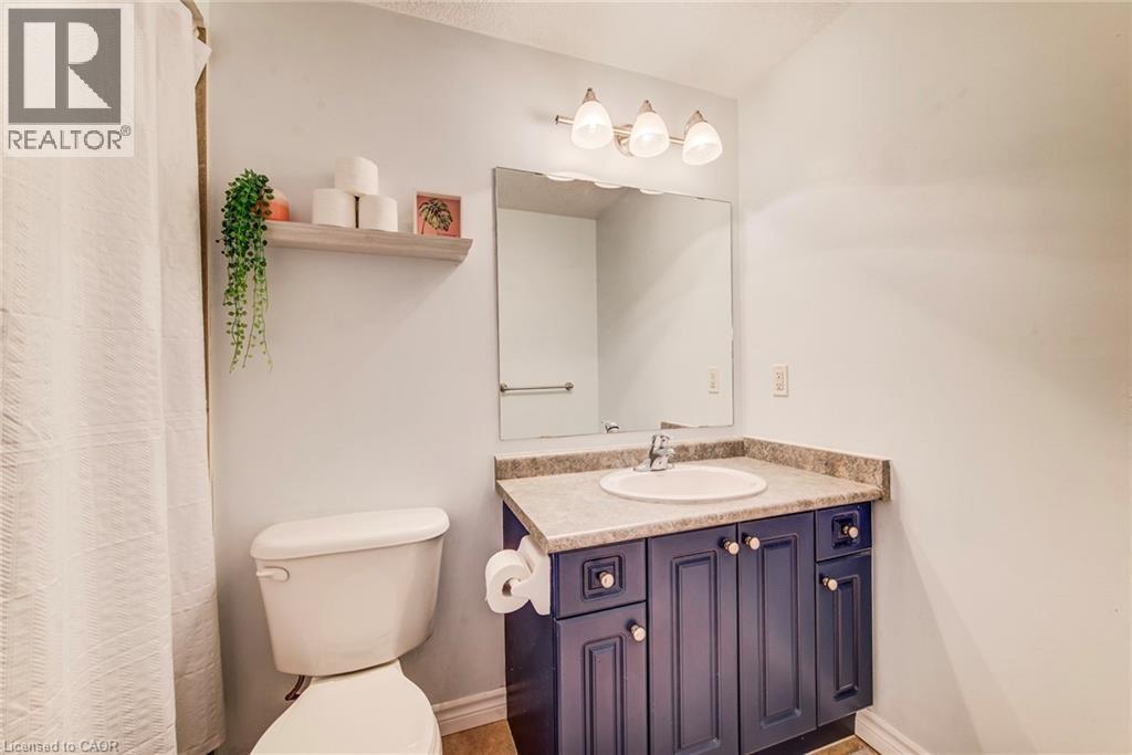 31 RED CLOVER Crescent, Kitchener, Ontario, N2E4G8 — Photo 6
