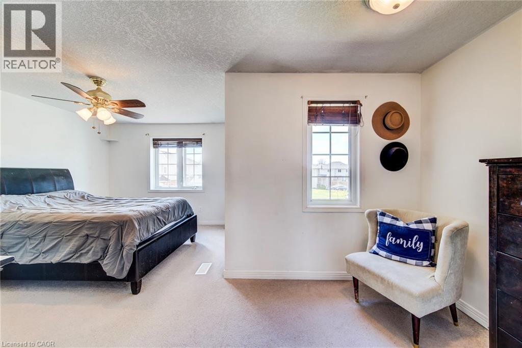 31 RED CLOVER Crescent, Kitchener, Ontario, N2E4G8 — Photo 10