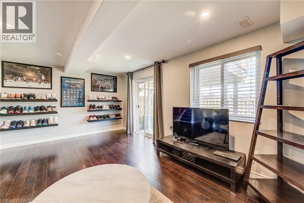 31 RED CLOVER Crescent, Kitchener, Ontario, N2E4G8 — Photo 35