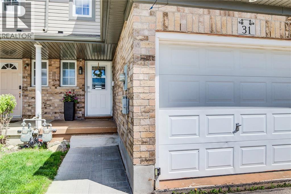 31 RED CLOVER Crescent, Kitchener, Ontario, N2E4G8 — Photo 4