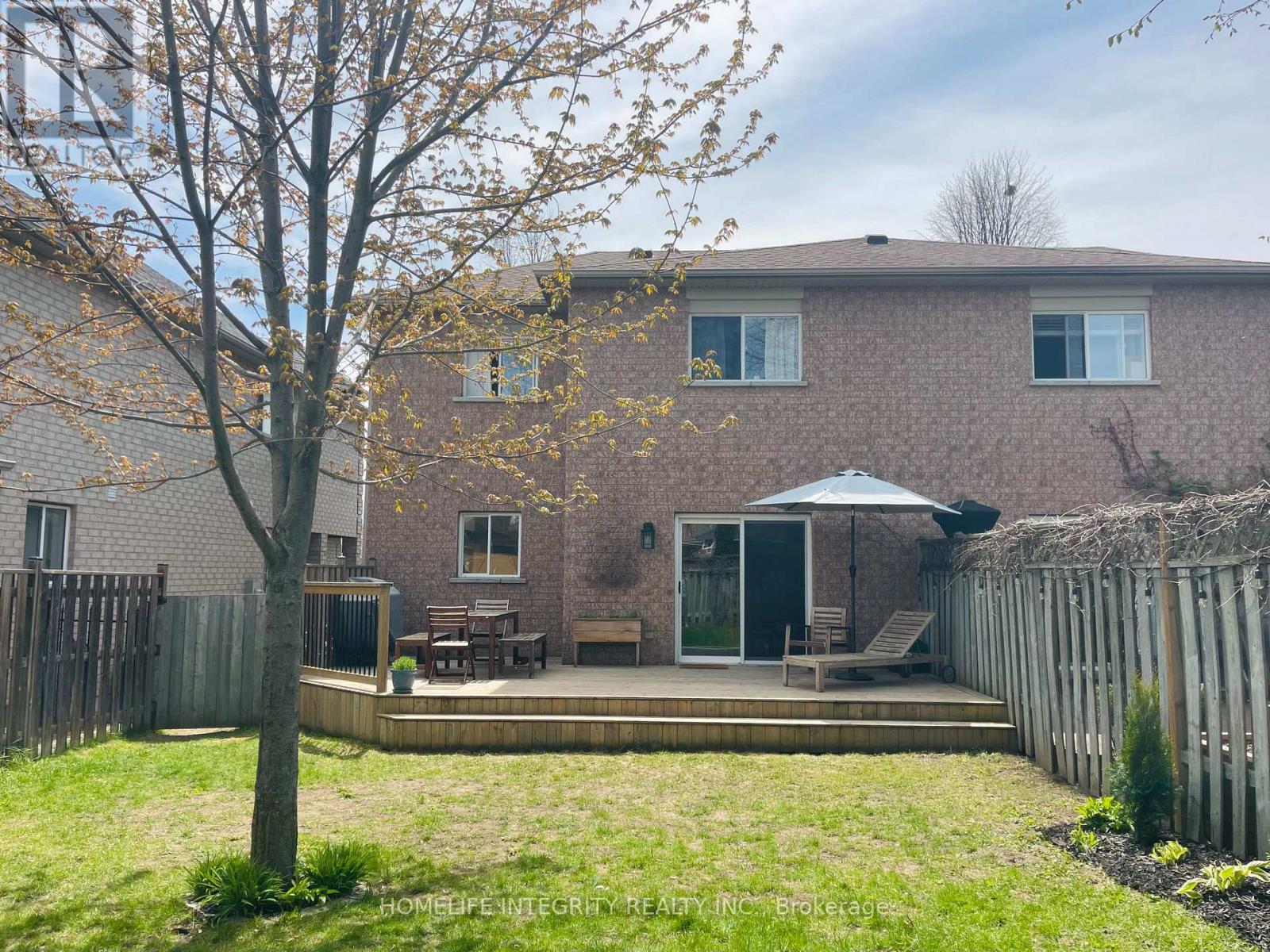 104 HENDERSON CRESCENT - 29