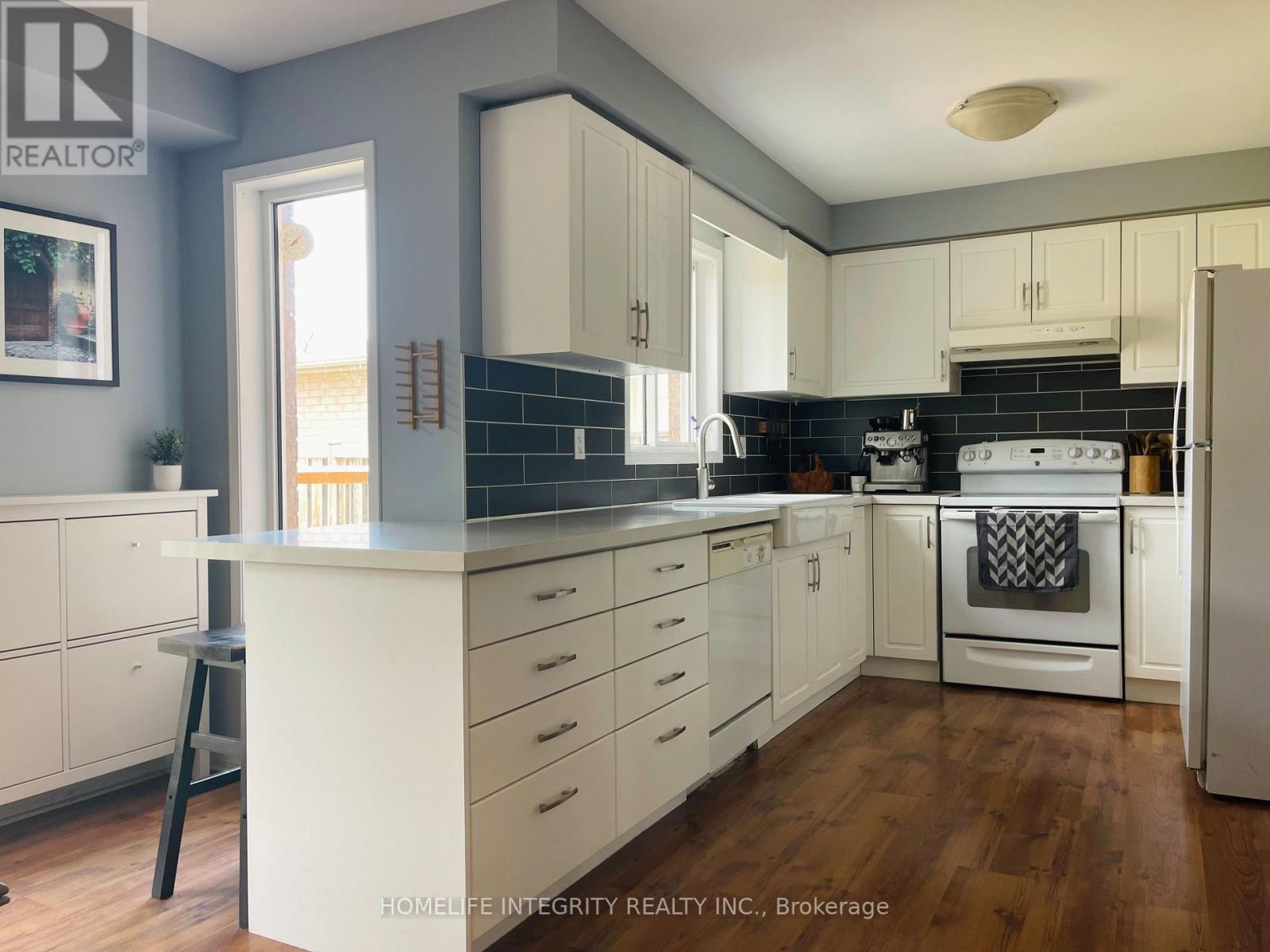 104 HENDERSON CRESCENT - 7