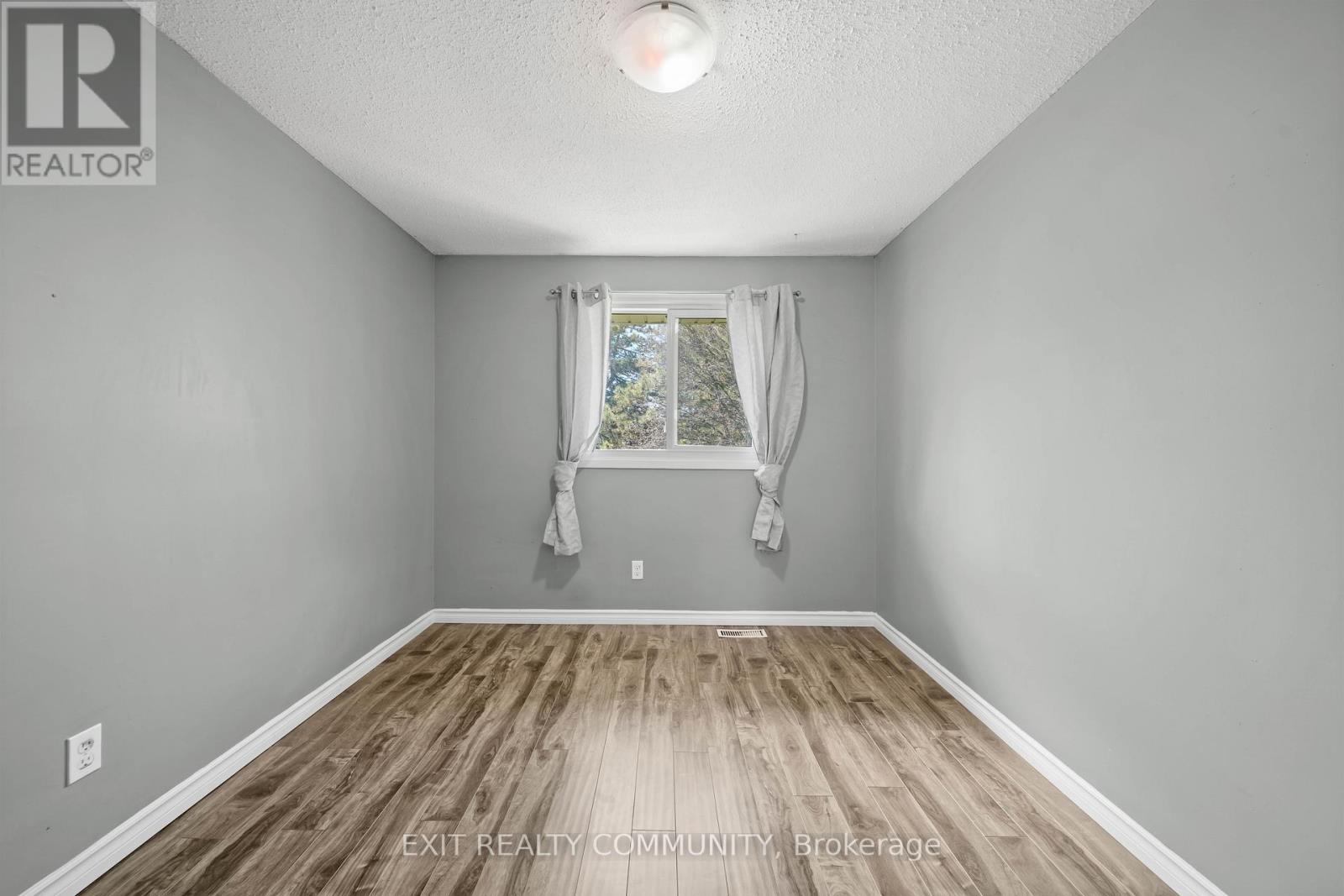 #32 595 THIRD STREET - 17