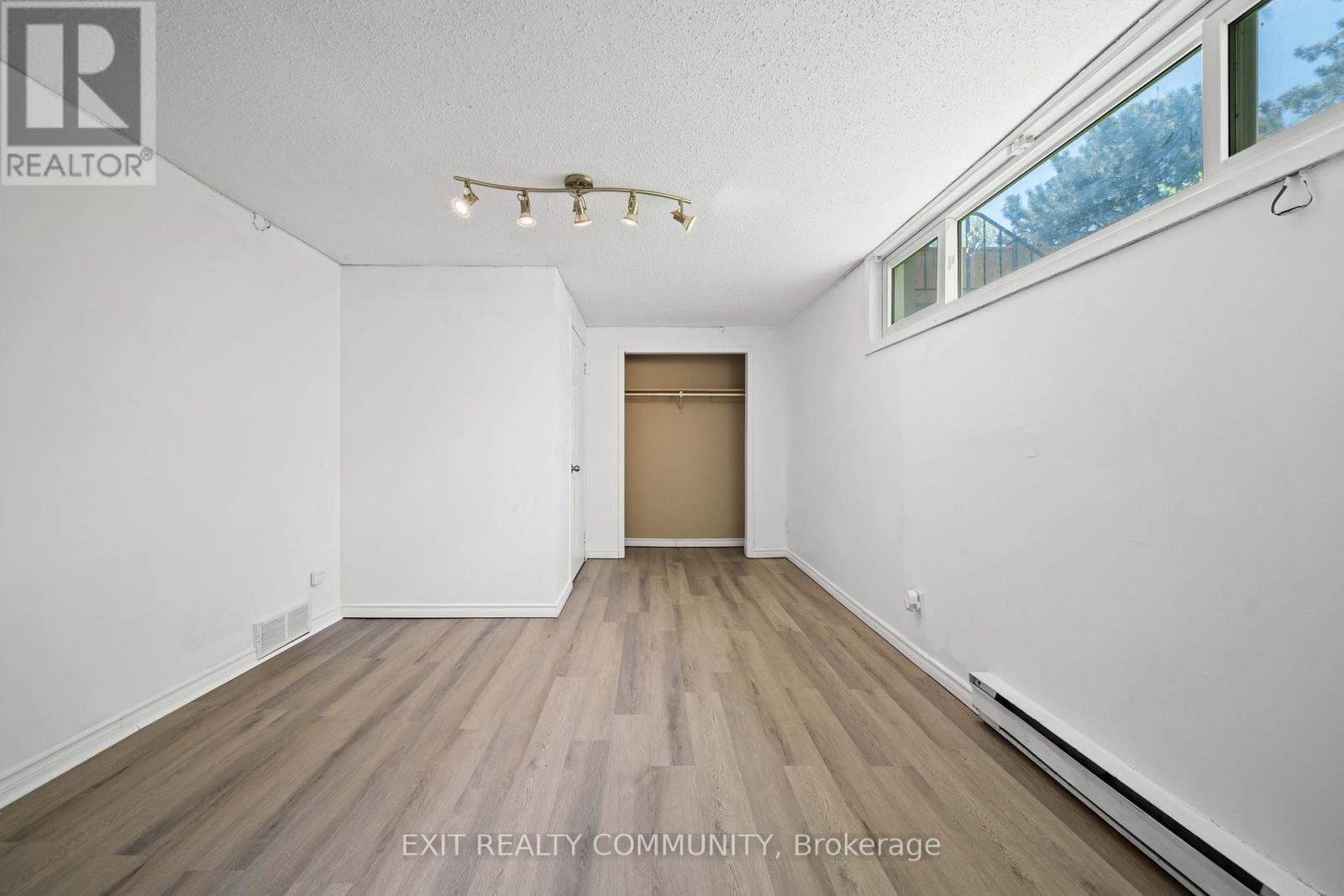 #32 595 THIRD STREET - 21