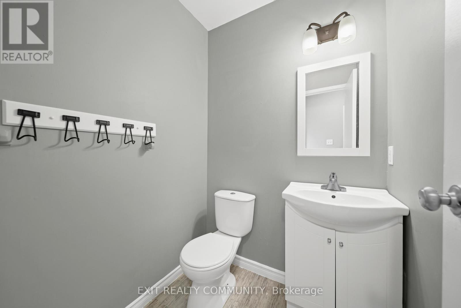 #32 595 THIRD STREET - 22
