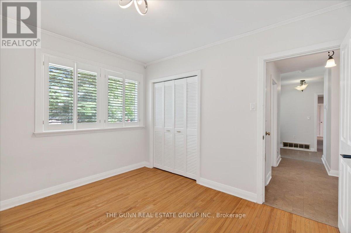 38 WYCHWOOD PARK - 16