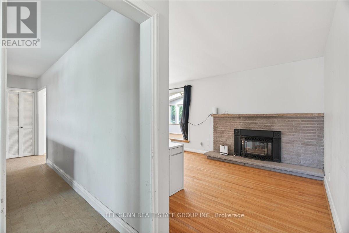 38 WYCHWOOD PARK - 17