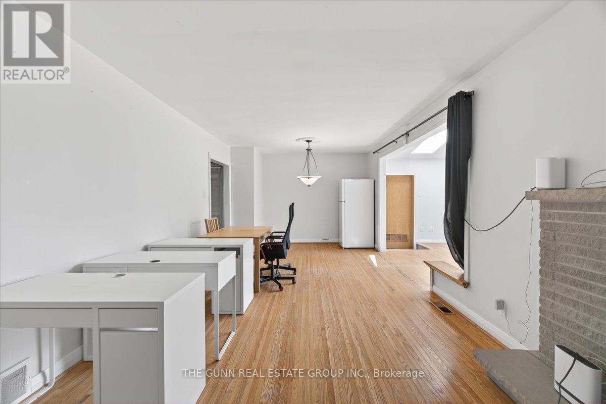 38 WYCHWOOD PARK - 23