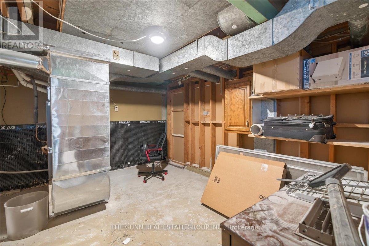 38 WYCHWOOD PARK - 31