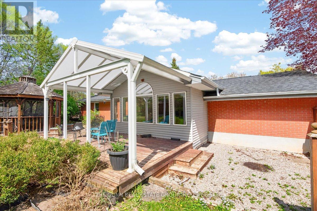 38 WYCHWOOD PARK - 44
