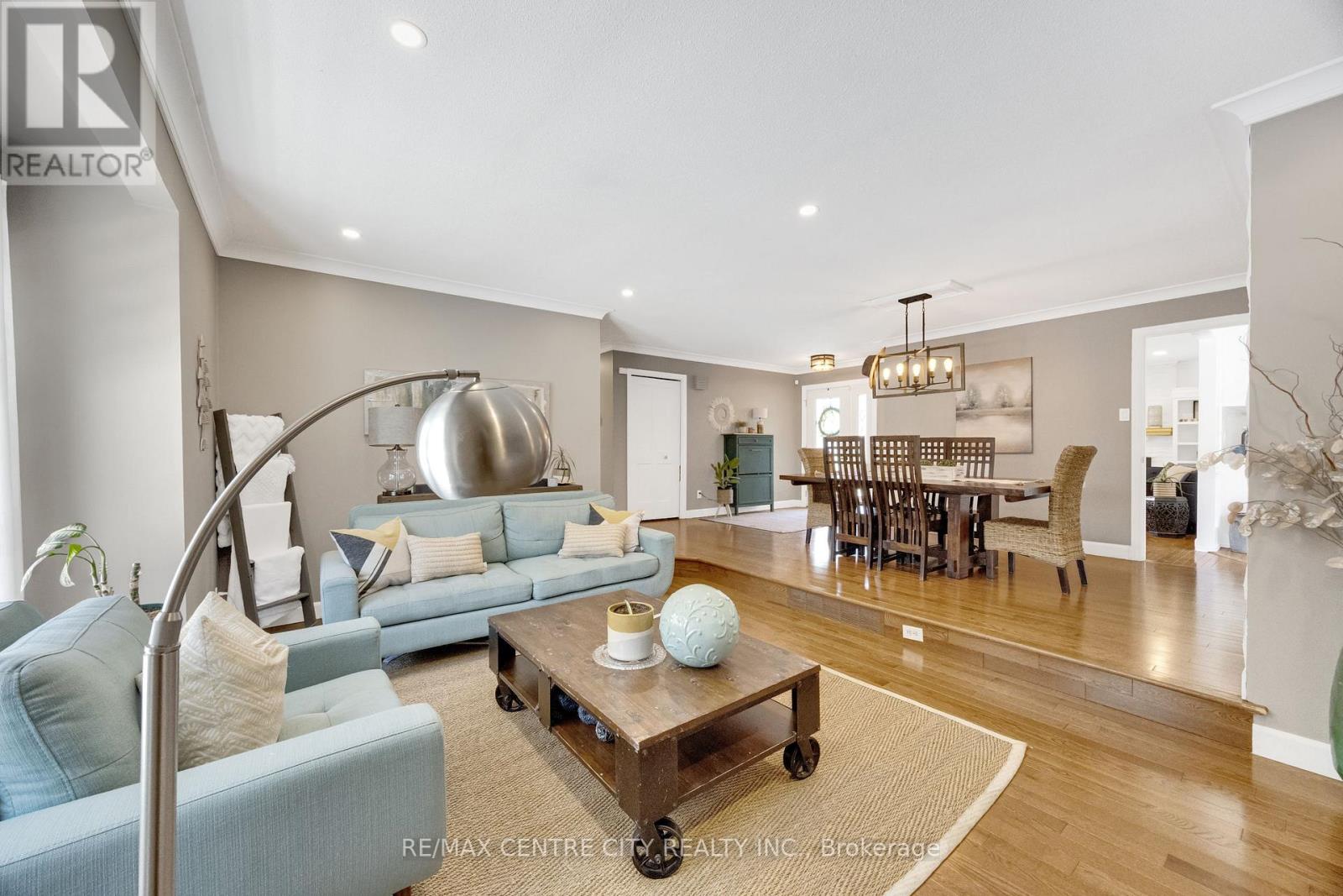 27 BARTLETT CRESCENT - 16