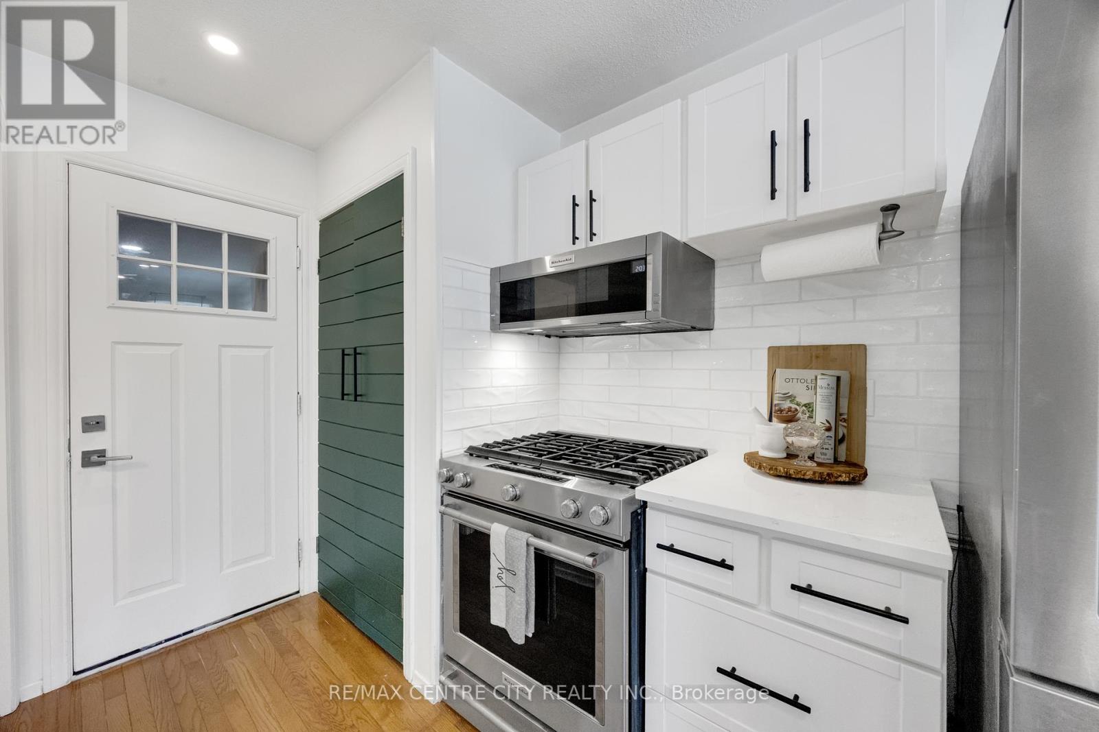 27 BARTLETT CRESCENT - 23