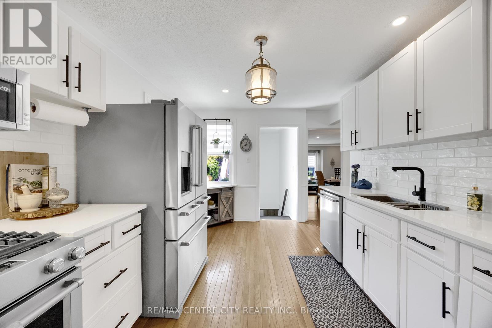 27 BARTLETT CRESCENT - 24