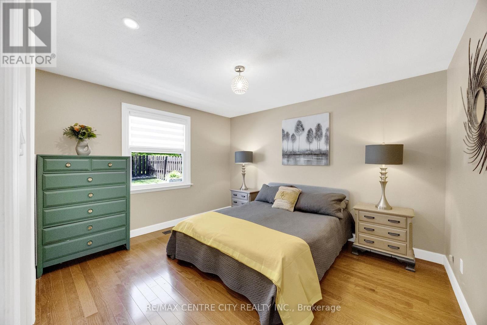 27 BARTLETT CRESCENT - 31