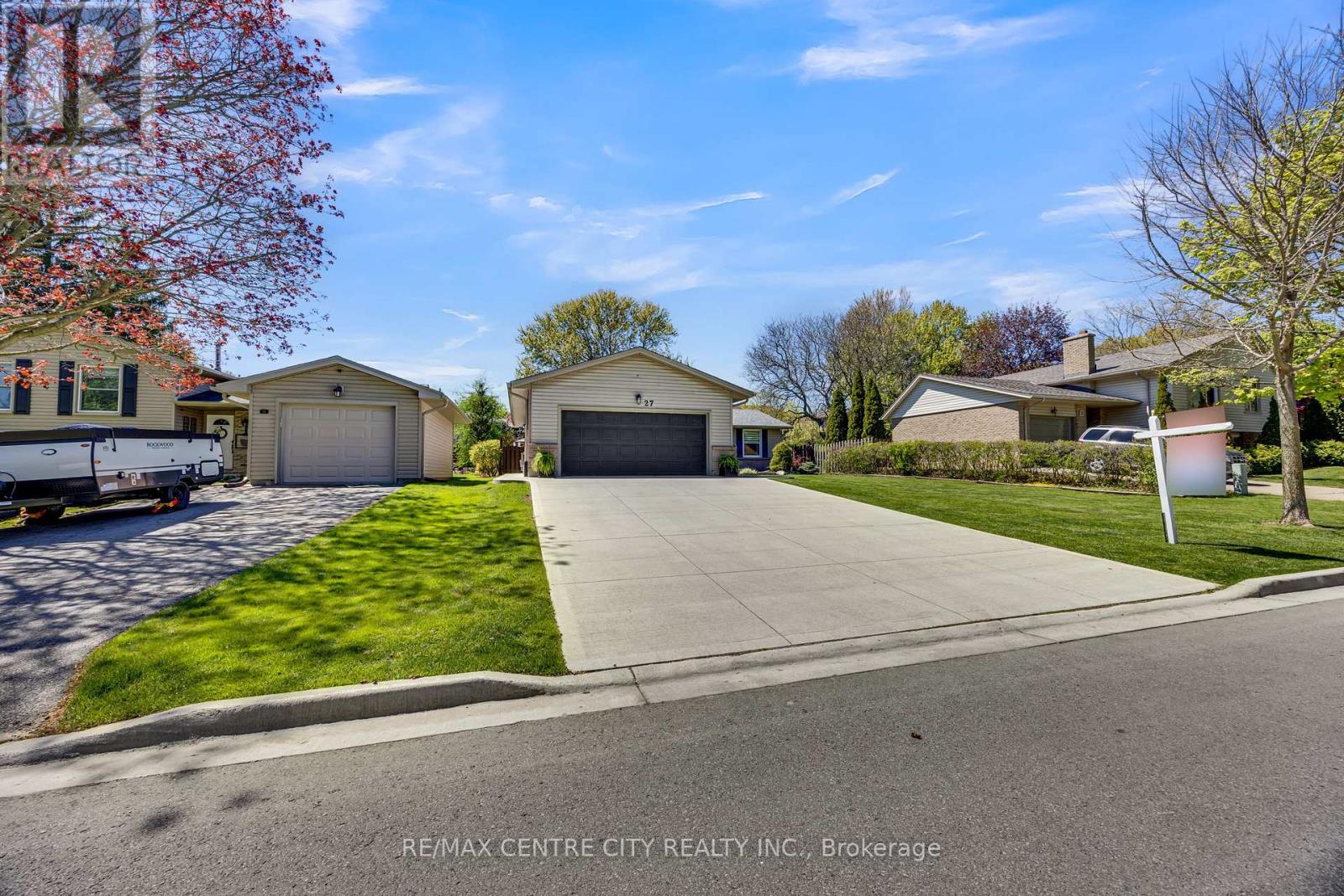 27 BARTLETT CRESCENT - 4