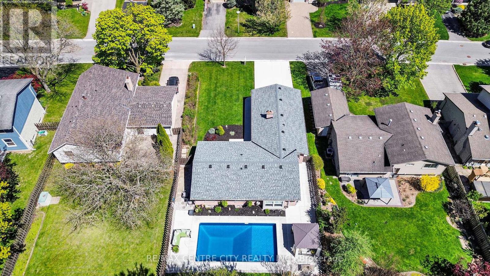 27 BARTLETT CRESCENT - 5