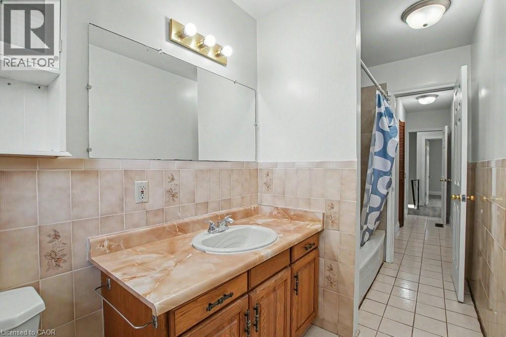 273 ELLIOTT Street, Cambridge, Ontario, N1R2L6 — Photo 2