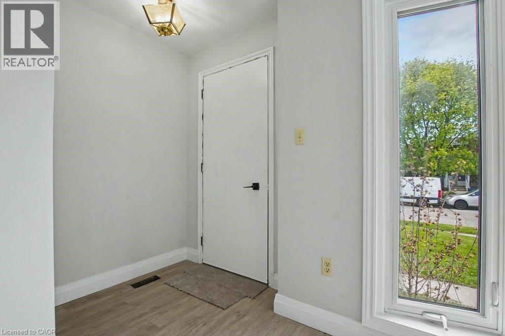 273 ELLIOTT Street, Cambridge, Ontario, N1R2L6 — Photo 5