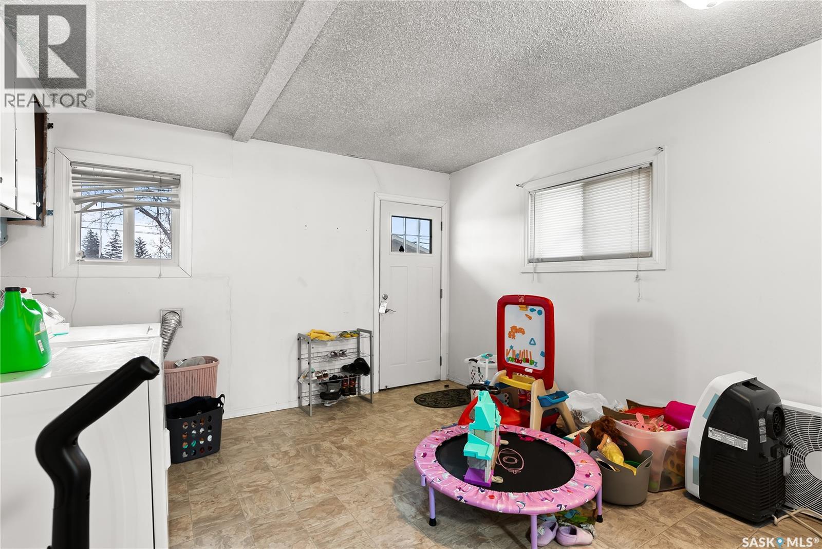 1561 Regent STREET - 12