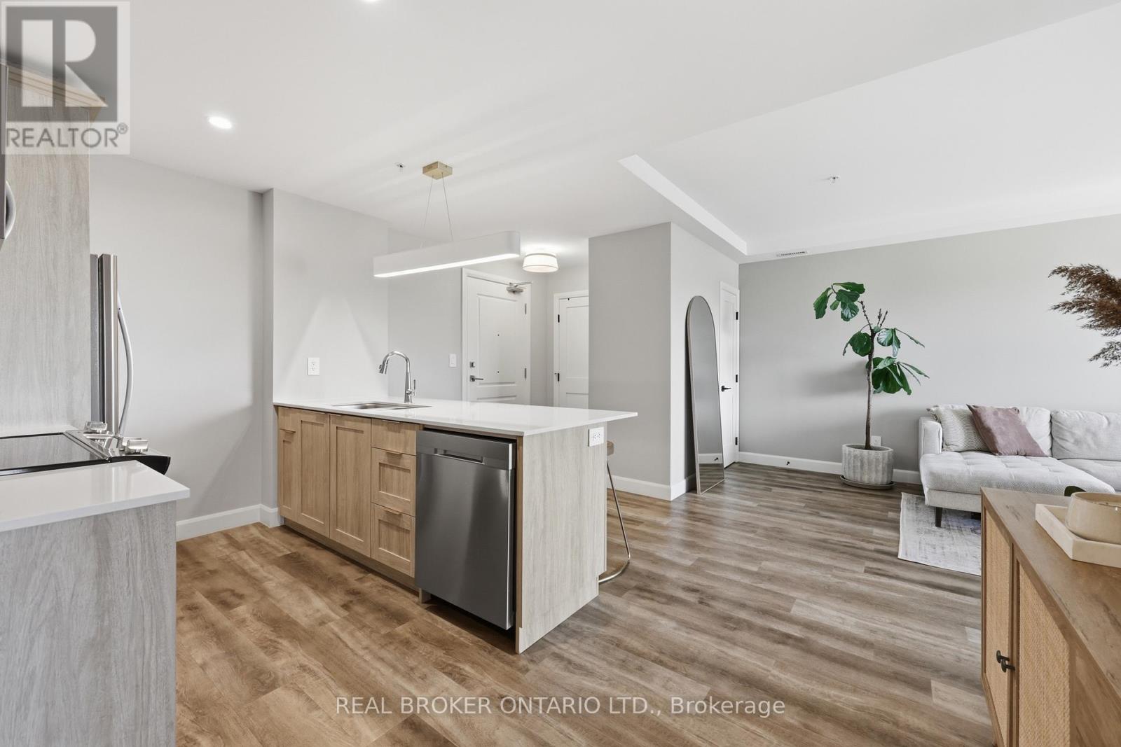 #313 34 NORMAN STREET - 11