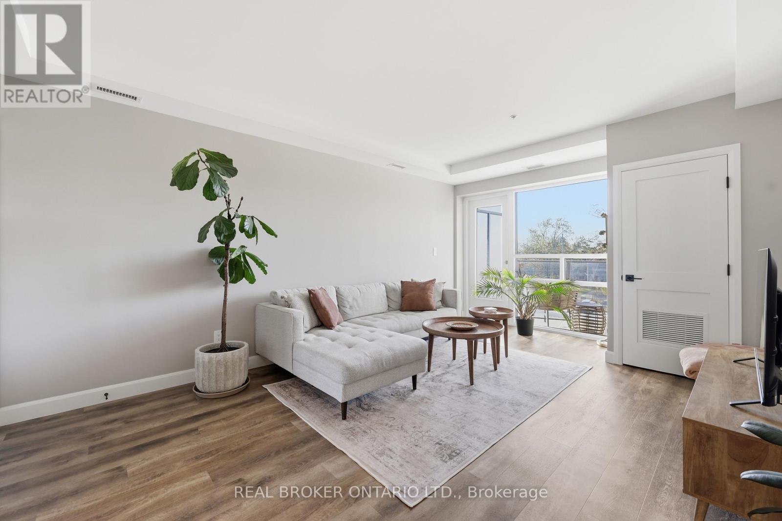 #313 34 NORMAN STREET - 15