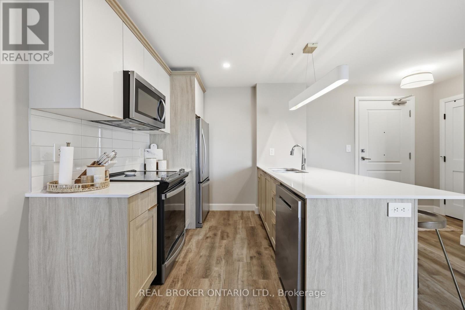 #313 34 NORMAN STREET - 16