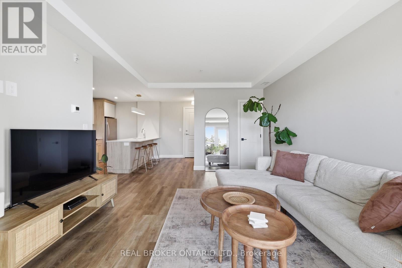 #313 34 NORMAN STREET - 19