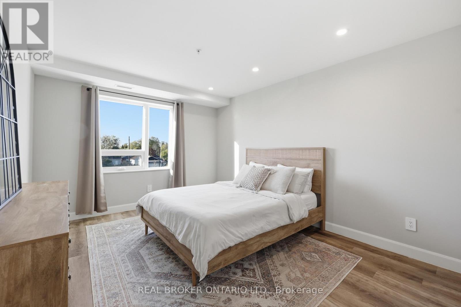 #313 34 NORMAN STREET - 21