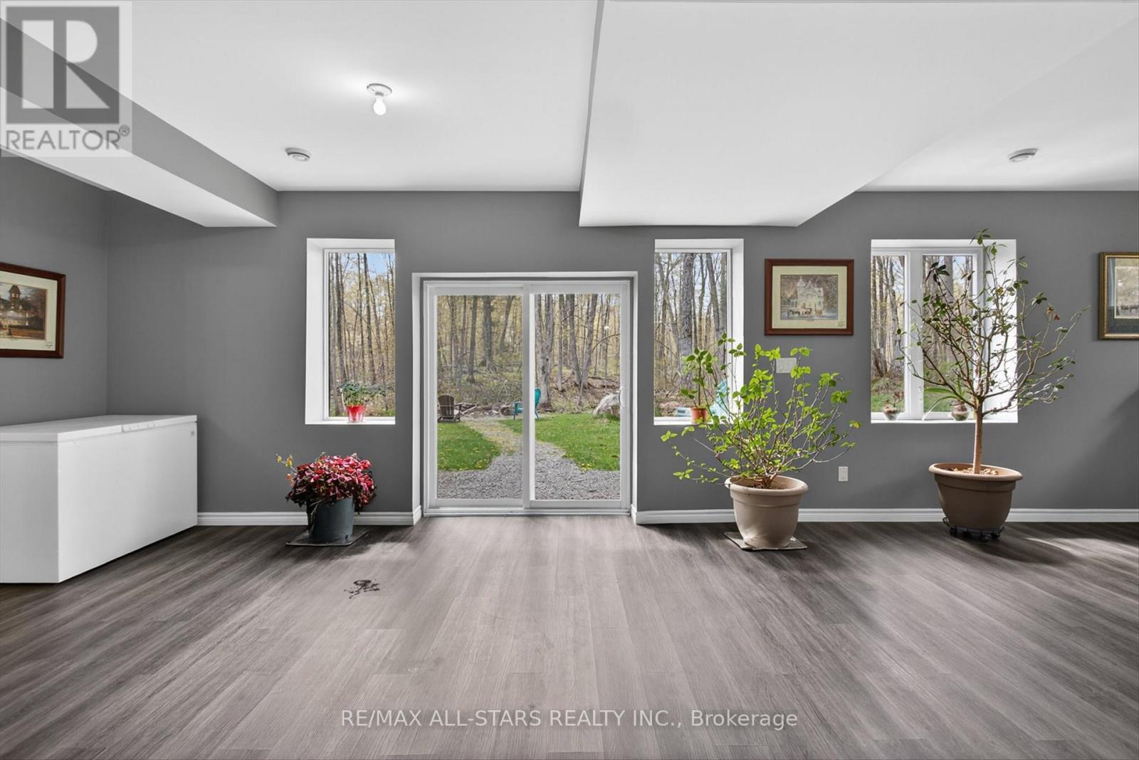 81 LAKELAND AVENUE - 29