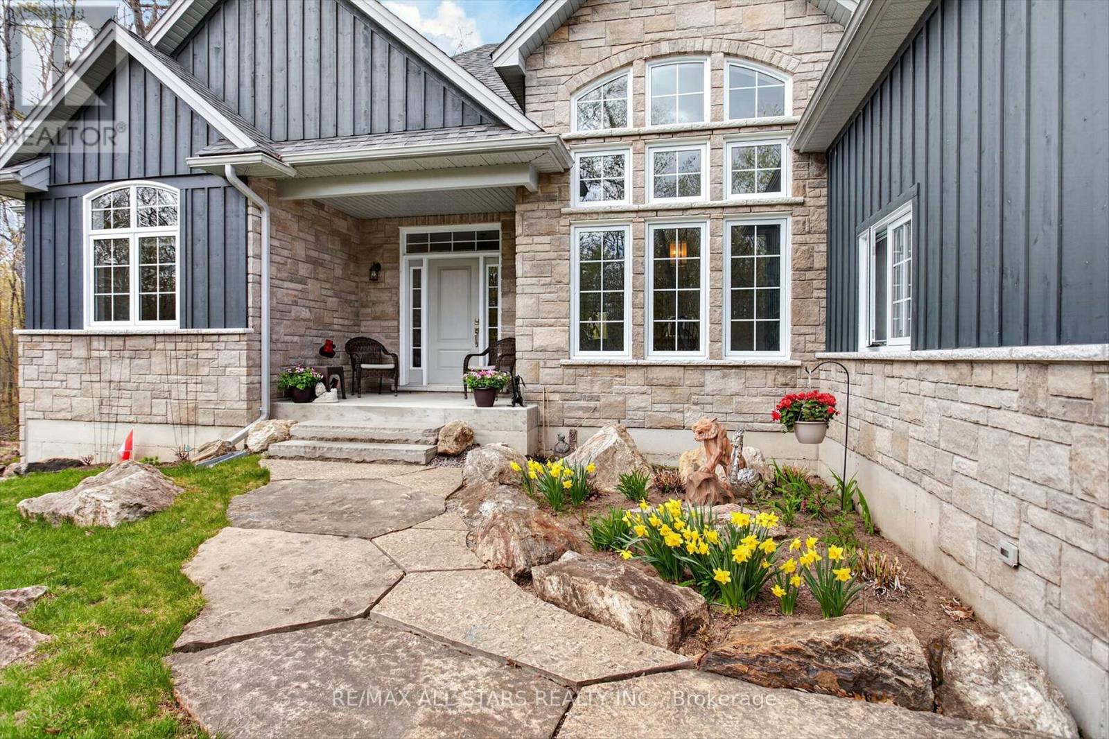81 LAKELAND AVENUE - Image 3