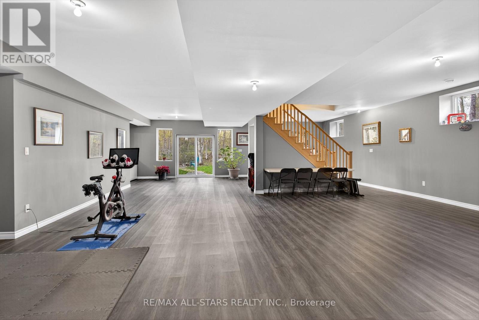 81 LAKELAND AVENUE - 36
