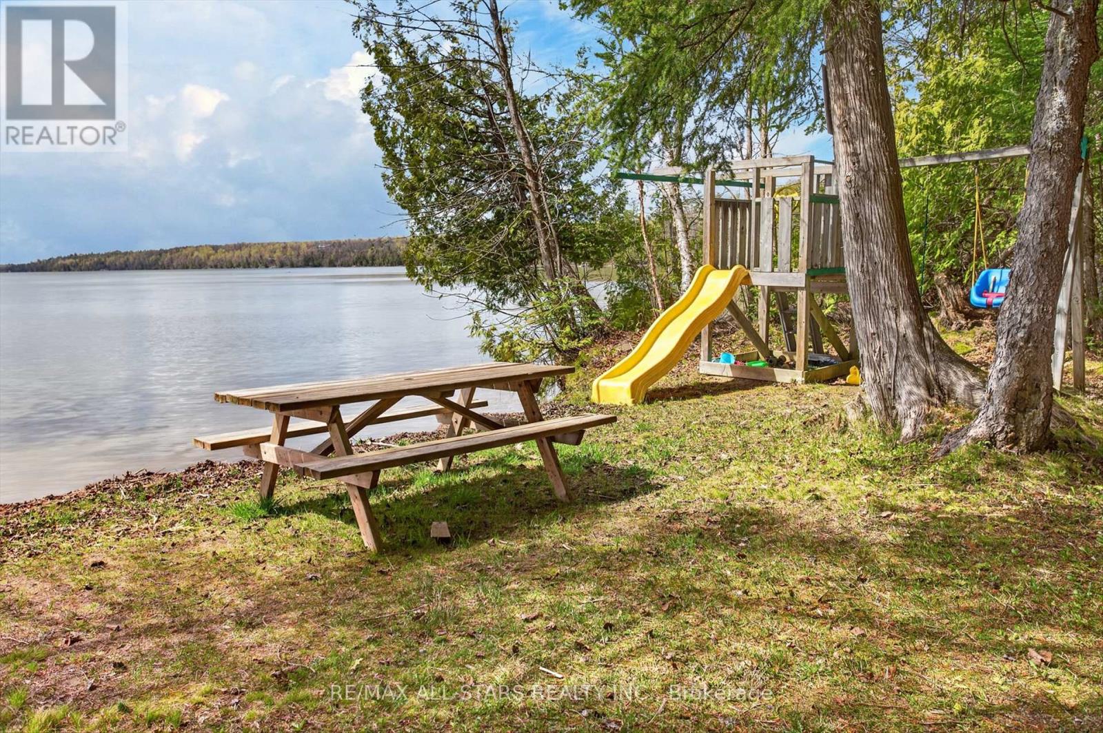 81 LAKELAND AVENUE - 47