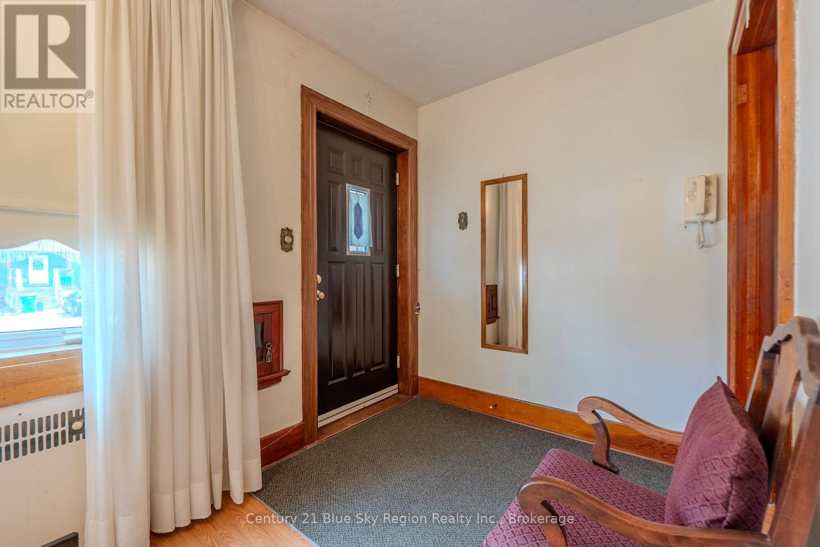 137 SECOND AVENUE E - 7