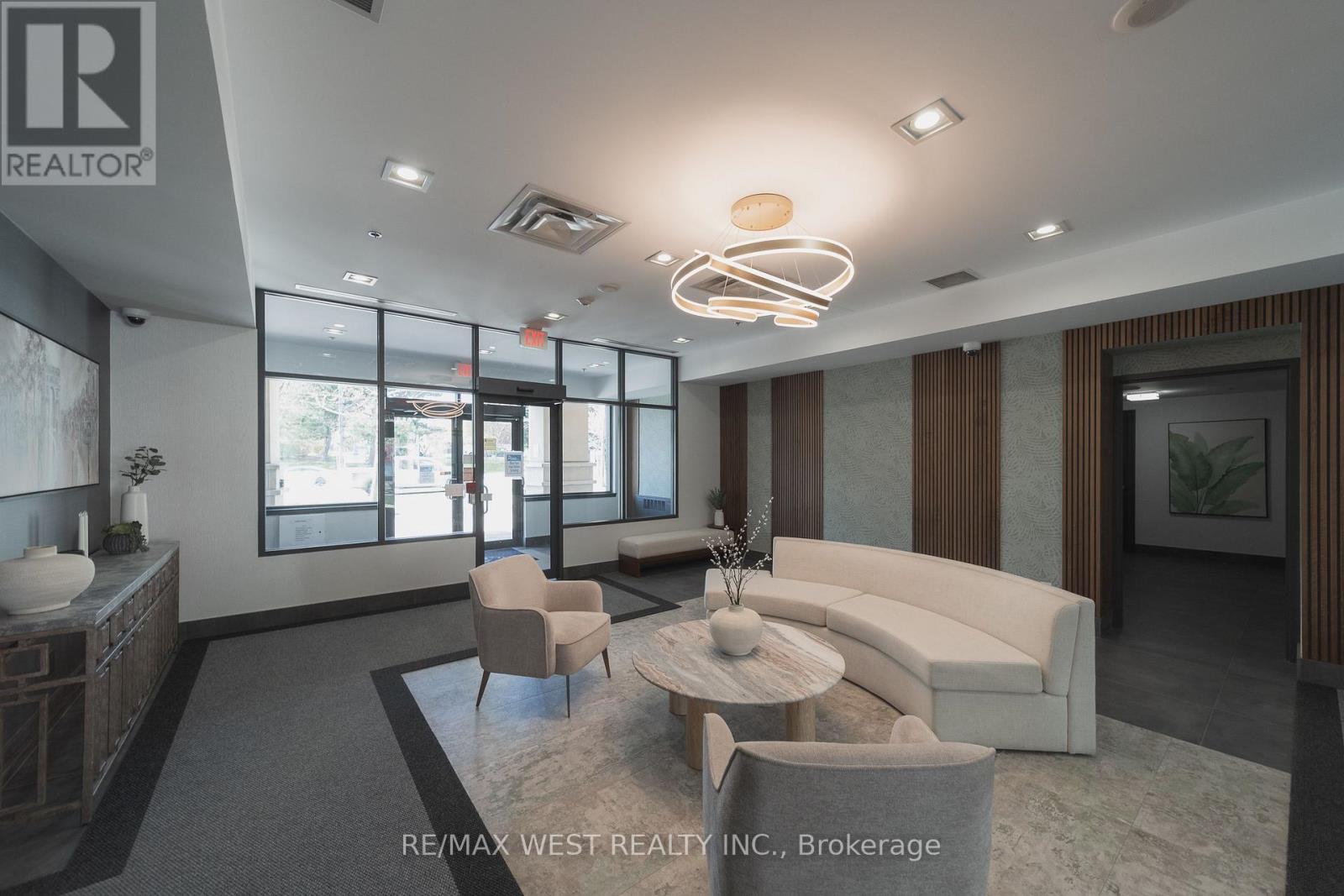 #524 27 REAN DRIVE - 18
