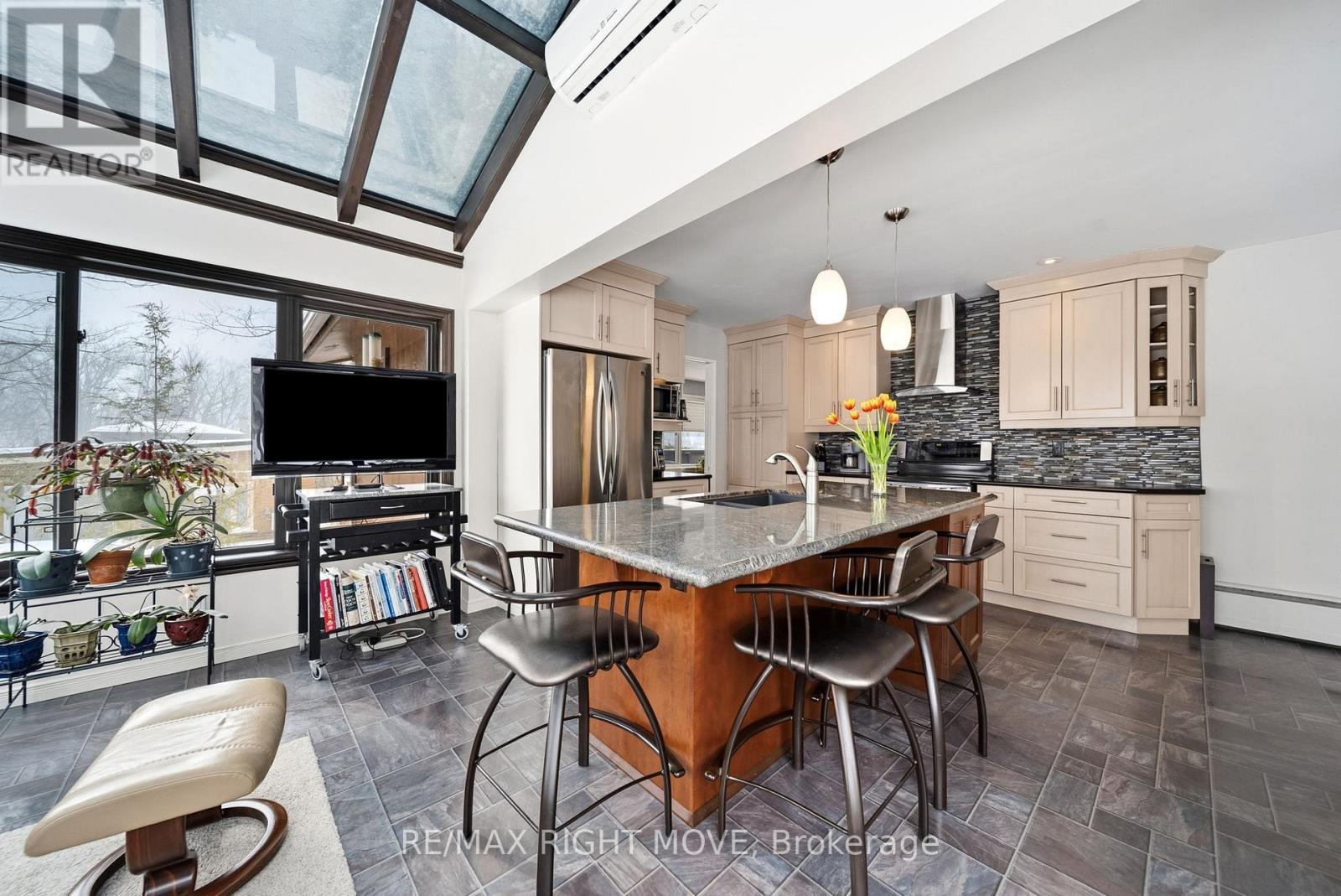 220 BELMORAL DRIVE - 17