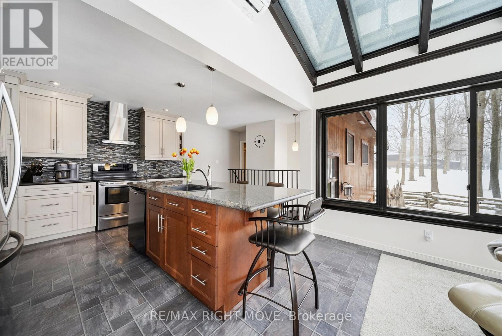 220 BELMORAL DRIVE - 18