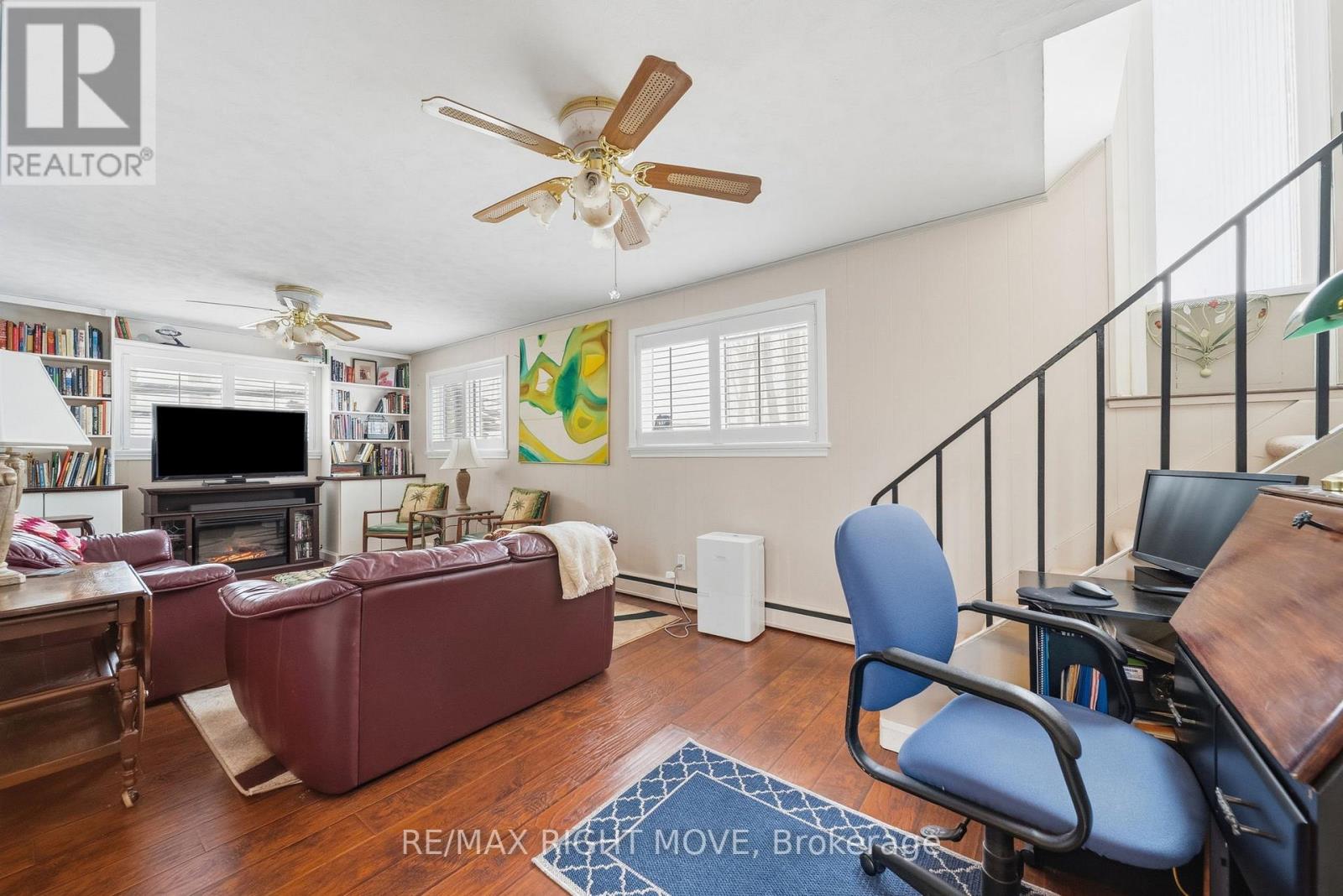 220 BELMORAL DRIVE - 34