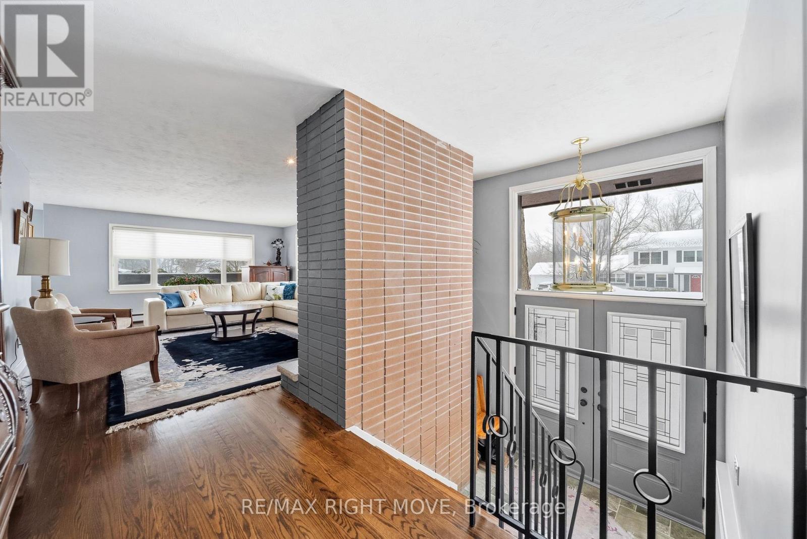 220 BELMORAL DRIVE - 4