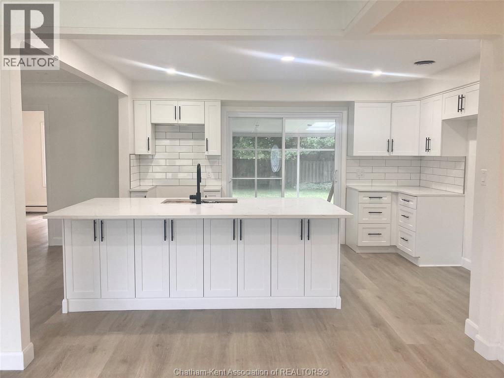 561 Lacroix STREET, Chatham, Ontario, N7M2X3 — Photo 3