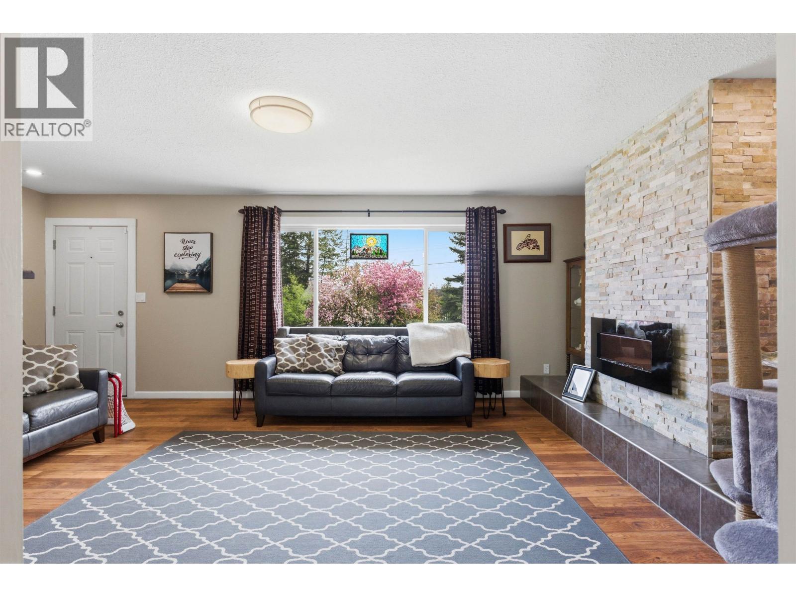 1015 BALSAM STREET - 14