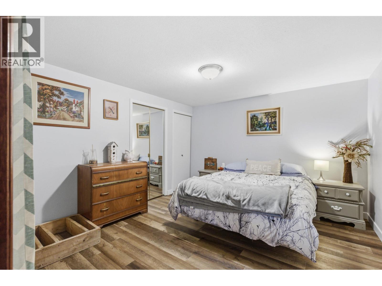 1015 BALSAM STREET - 21